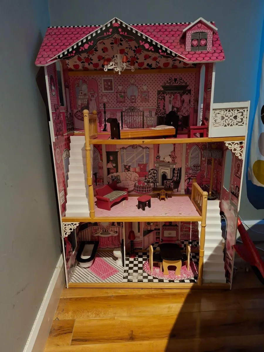 Dolls house - Image 1