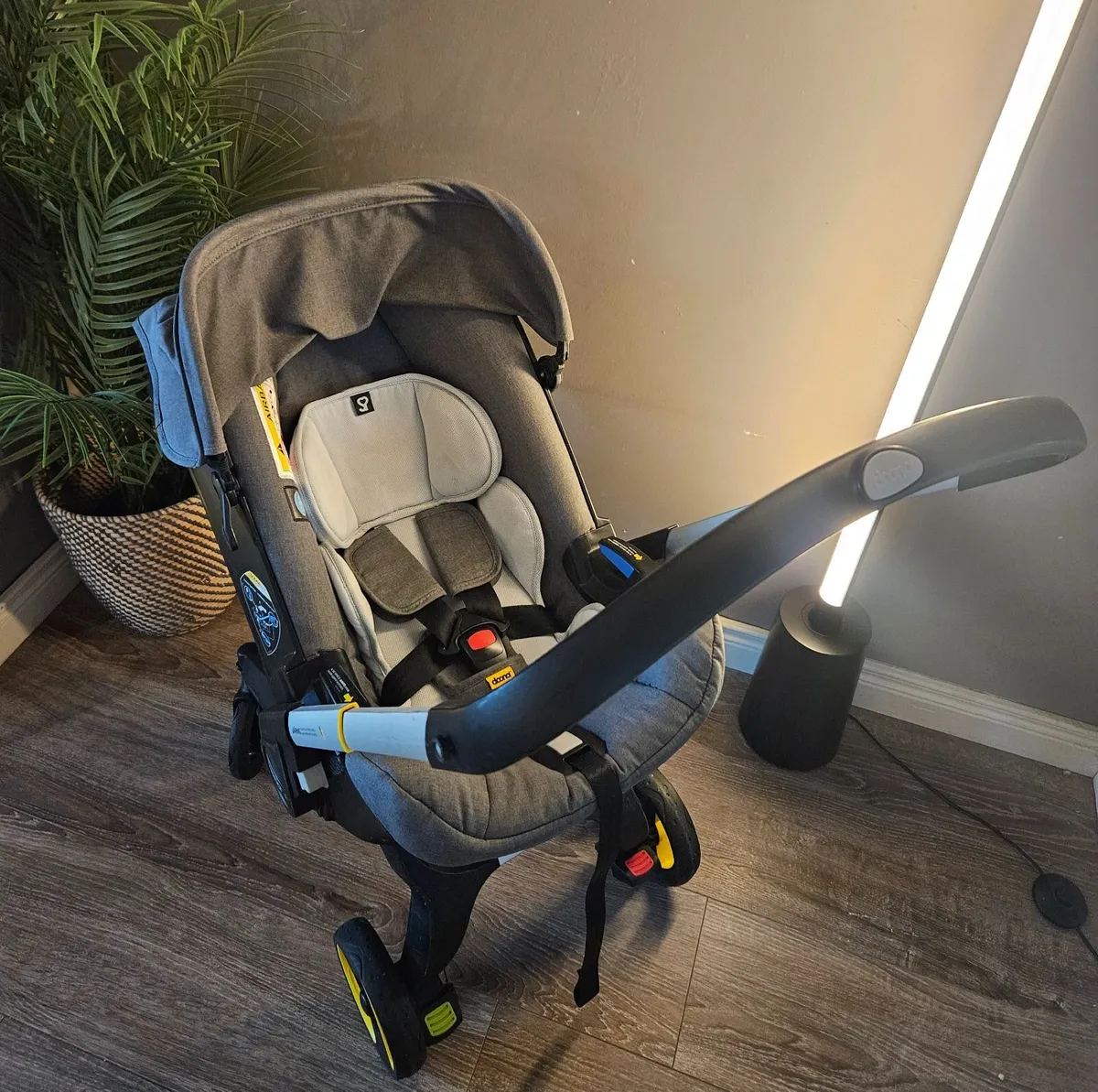 Doona + Car Seat / Stroller - Image 4