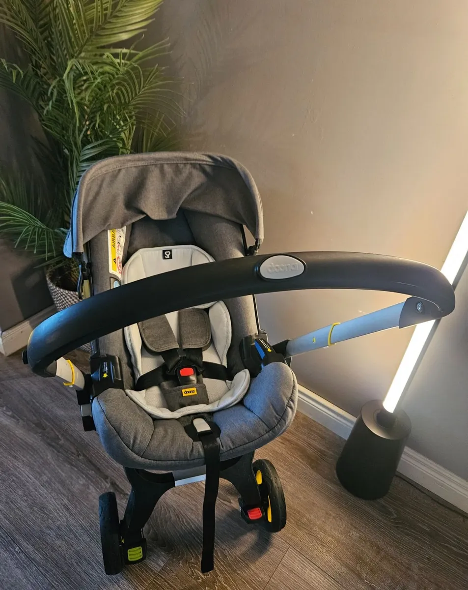Doona + Car Seat / Stroller - Image 3