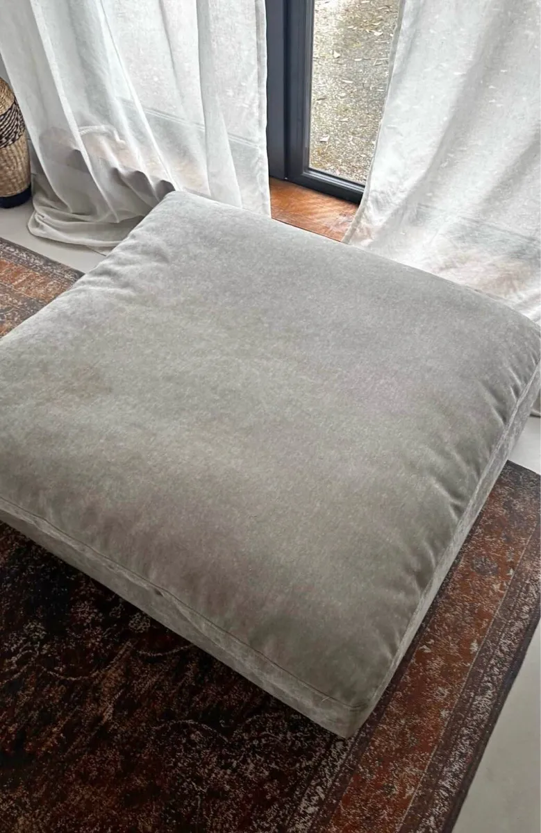 Large foot stool - Image 1