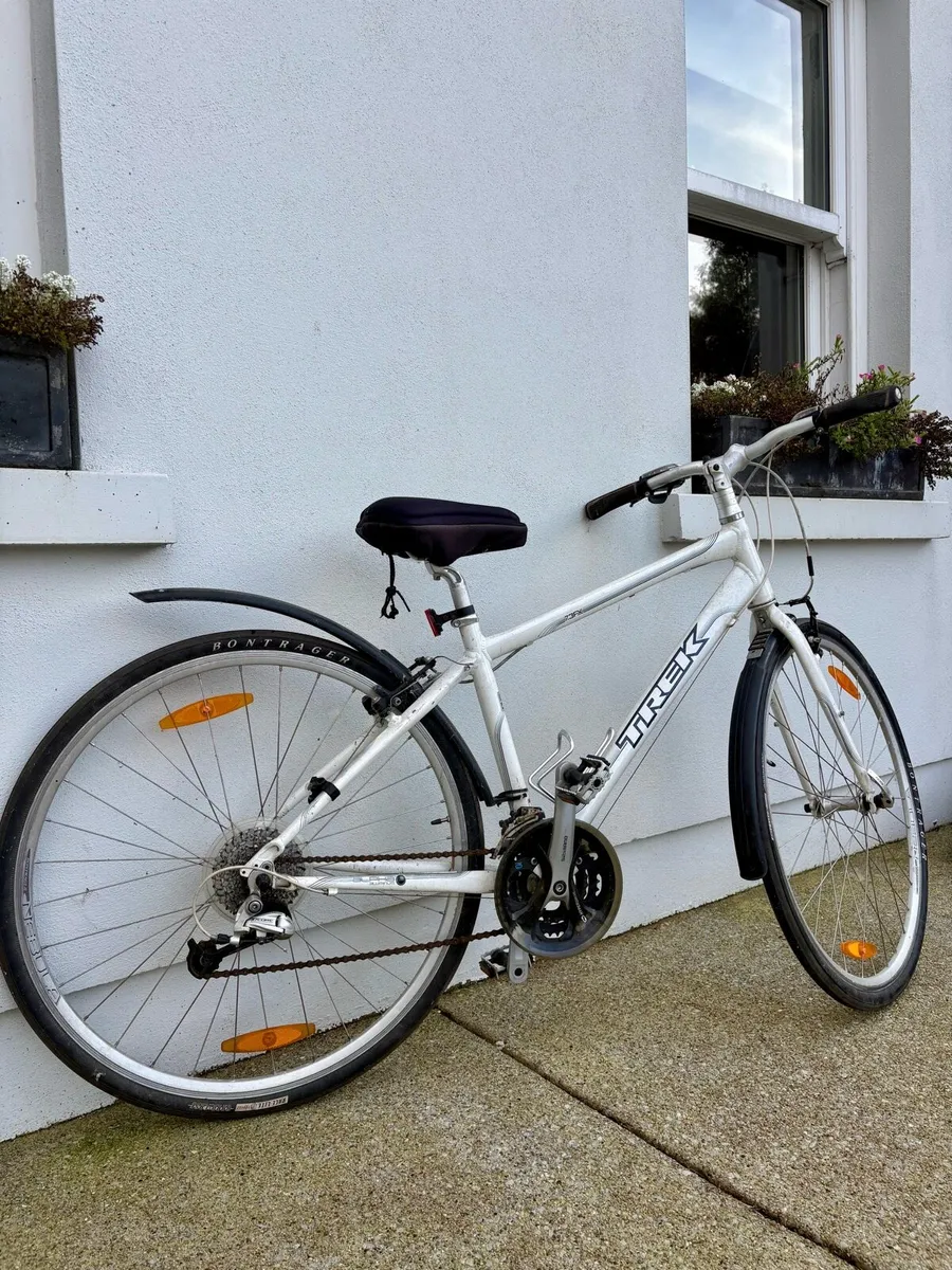 Trek 7.3 FX Hybrid Bike – White – 17” Frame - Image 2