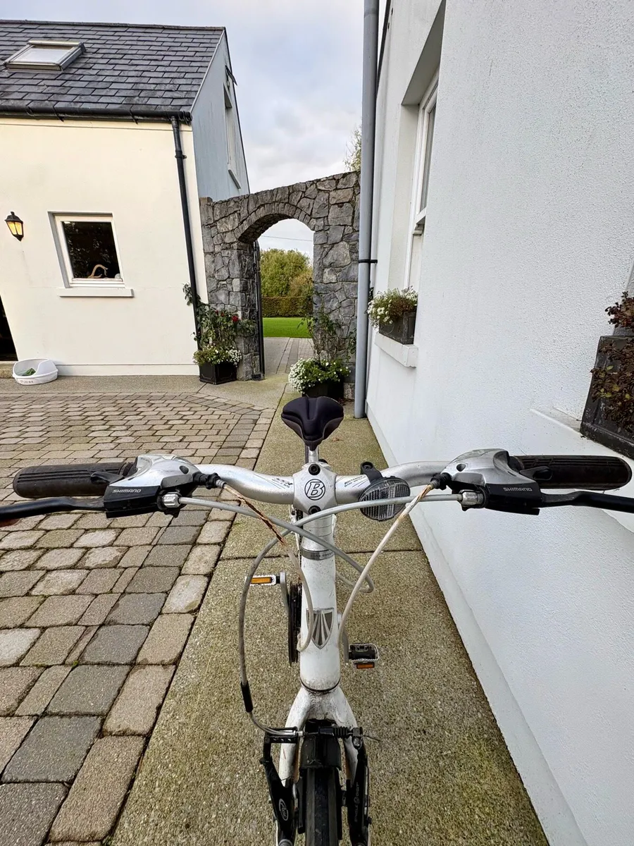 Trek 7.3 FX Hybrid Bike – White – 17” Frame - Image 4