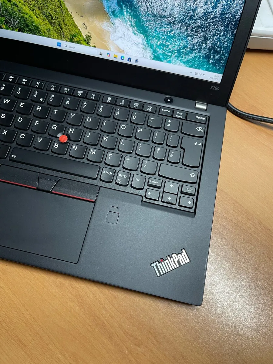 Lenovo i5 pro 16/256 Touchscreen w11 - Image 2