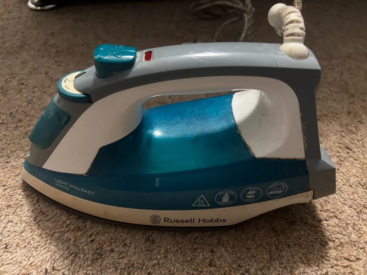 Russell Hobbs Light & Easy Steam Iron – 2200W - Image 1