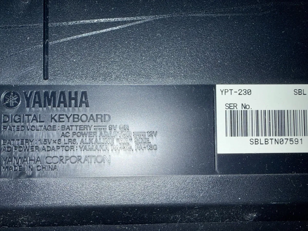 Yamaha YPT-230 Portable Keyboard w/ stand - Image 2