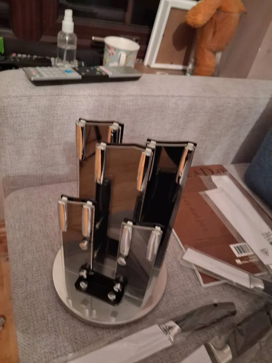 Set of knives and block - Image 1