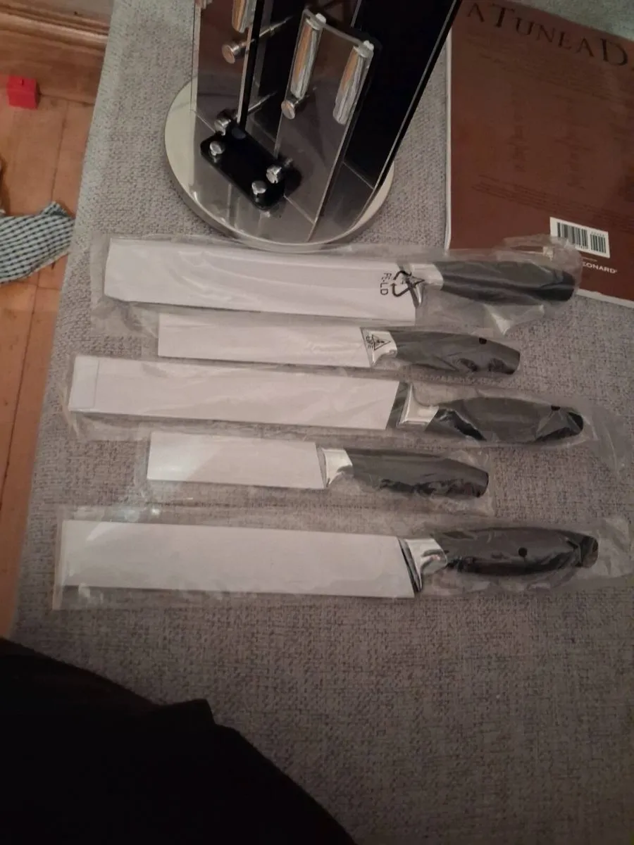 Set of knives and block - Image 2
