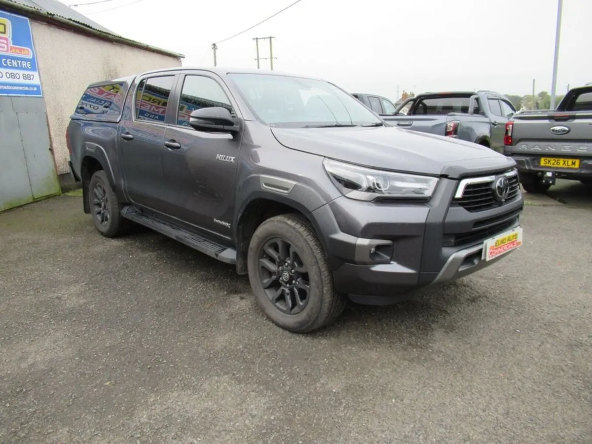 2.8 D-4D Invincible X Pickup Double Cab 4dr Diesel - Image 4