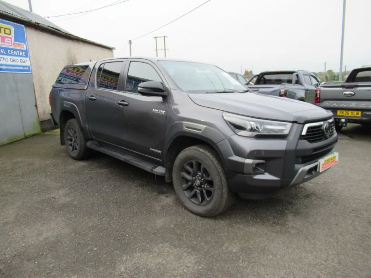 2.8 D-4D Invincible X Pickup Double Cab 4dr Diesel - Image 1