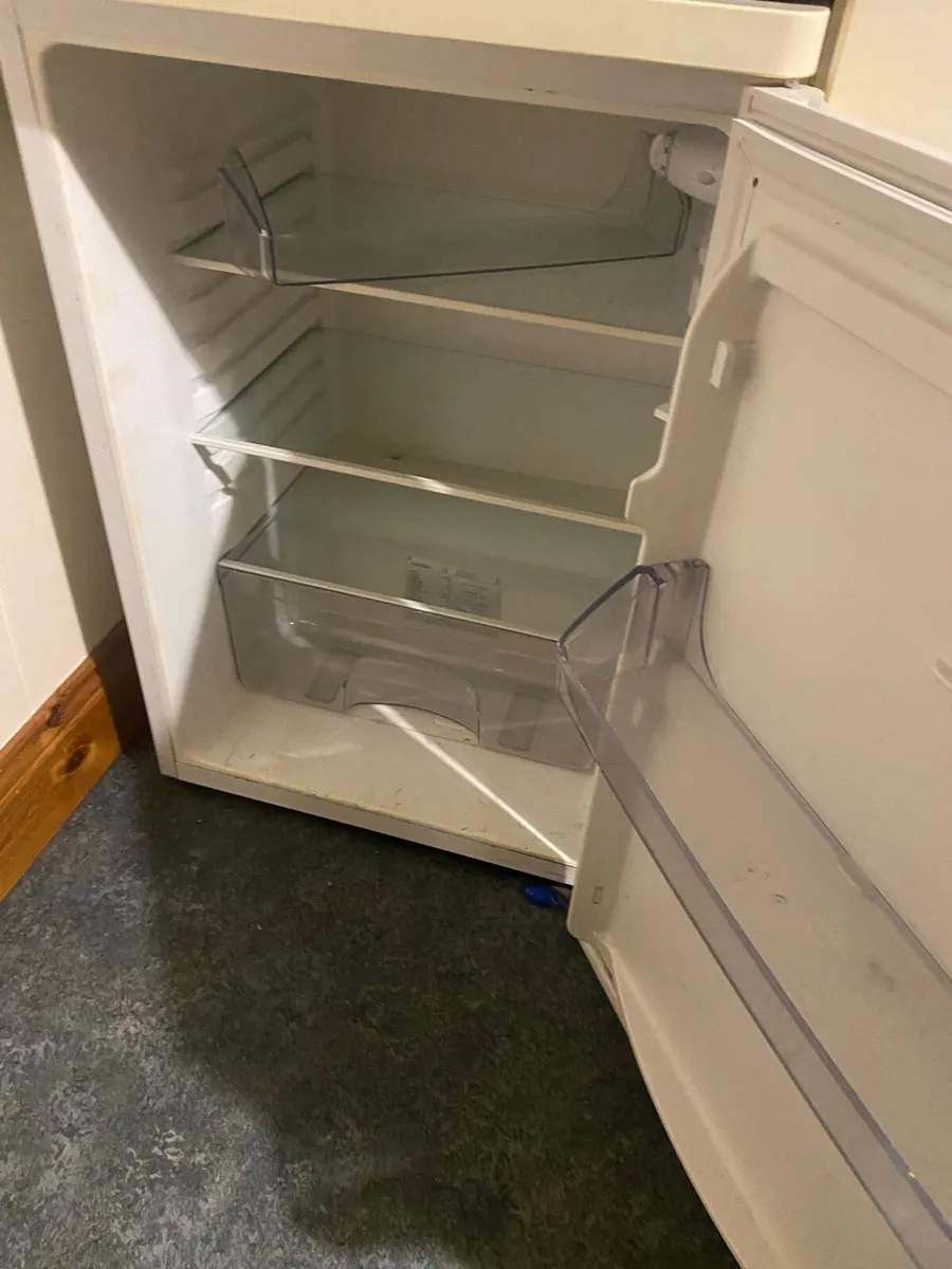Small under counter fridge - Image 2