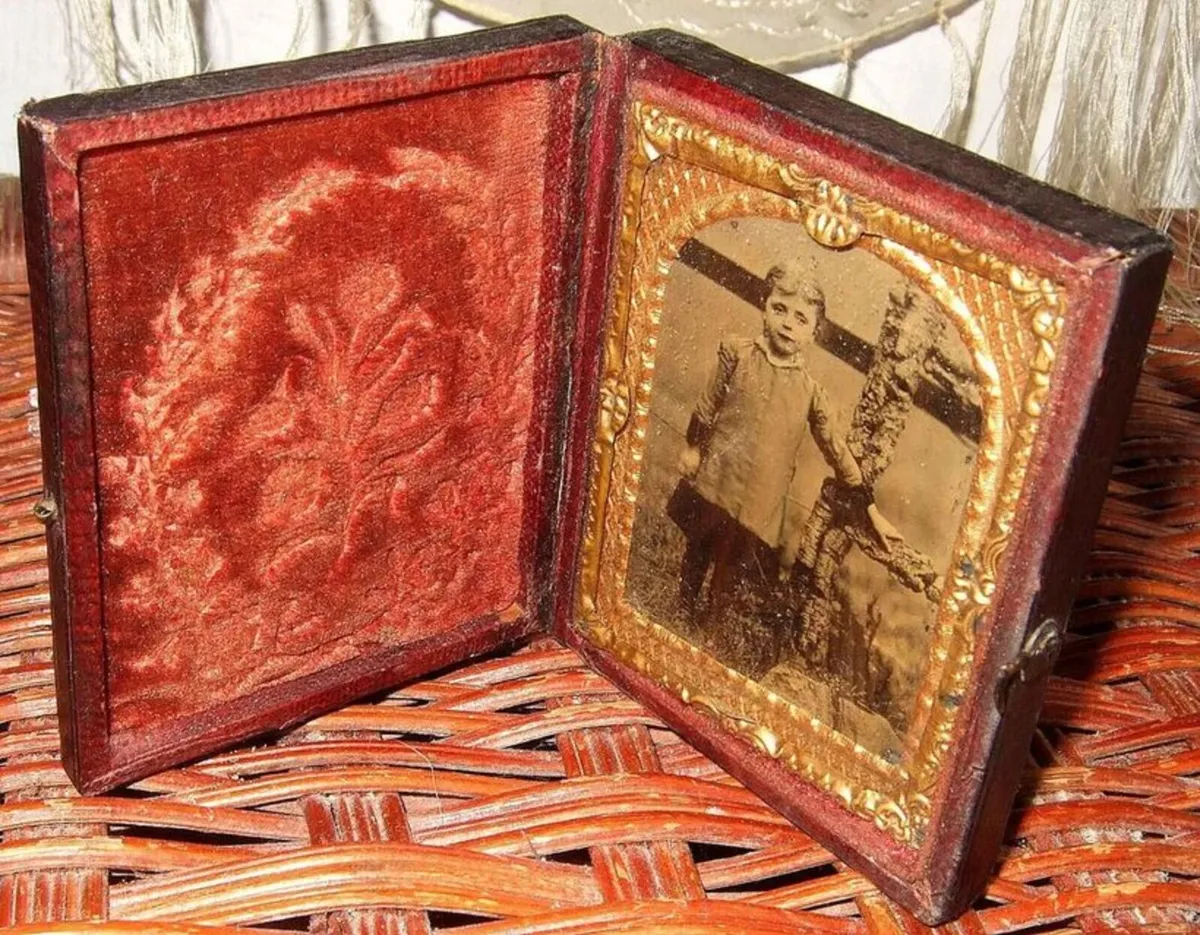 Pair of Rare Antique 1850s Cased Photographs - Image 1