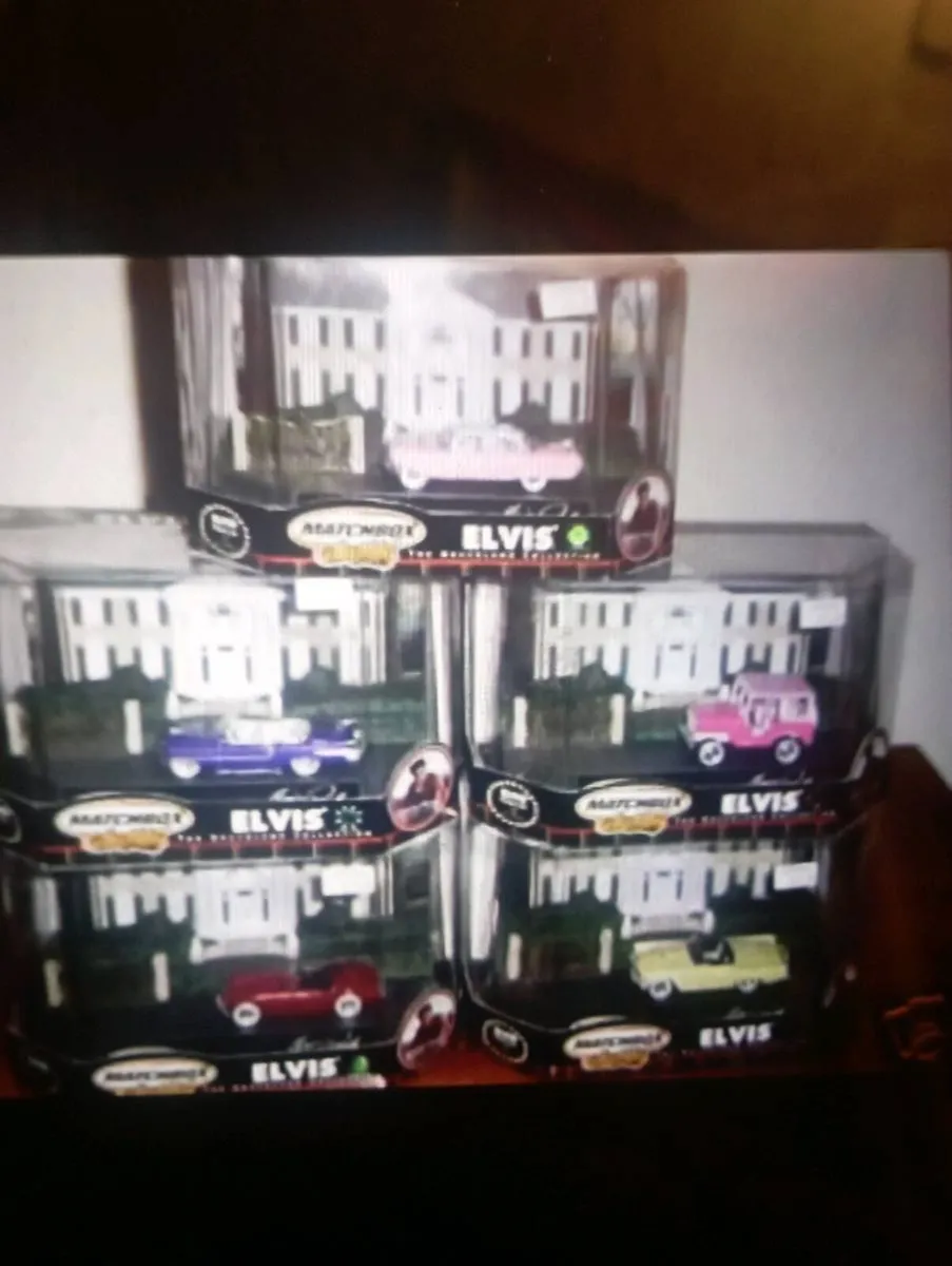 ELVIS PRESLEY MEMORABILLIABLE DIECAST MODLE CARS - Image 2