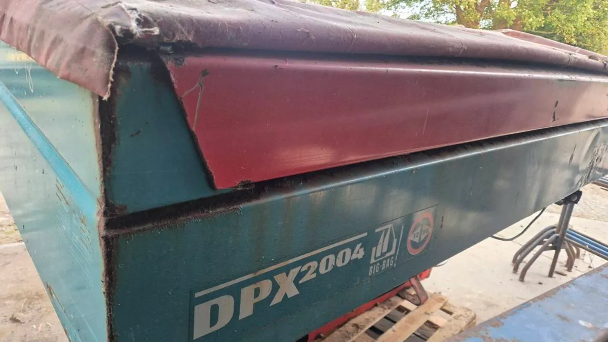 Sulky fertilizer spreader - Image 2