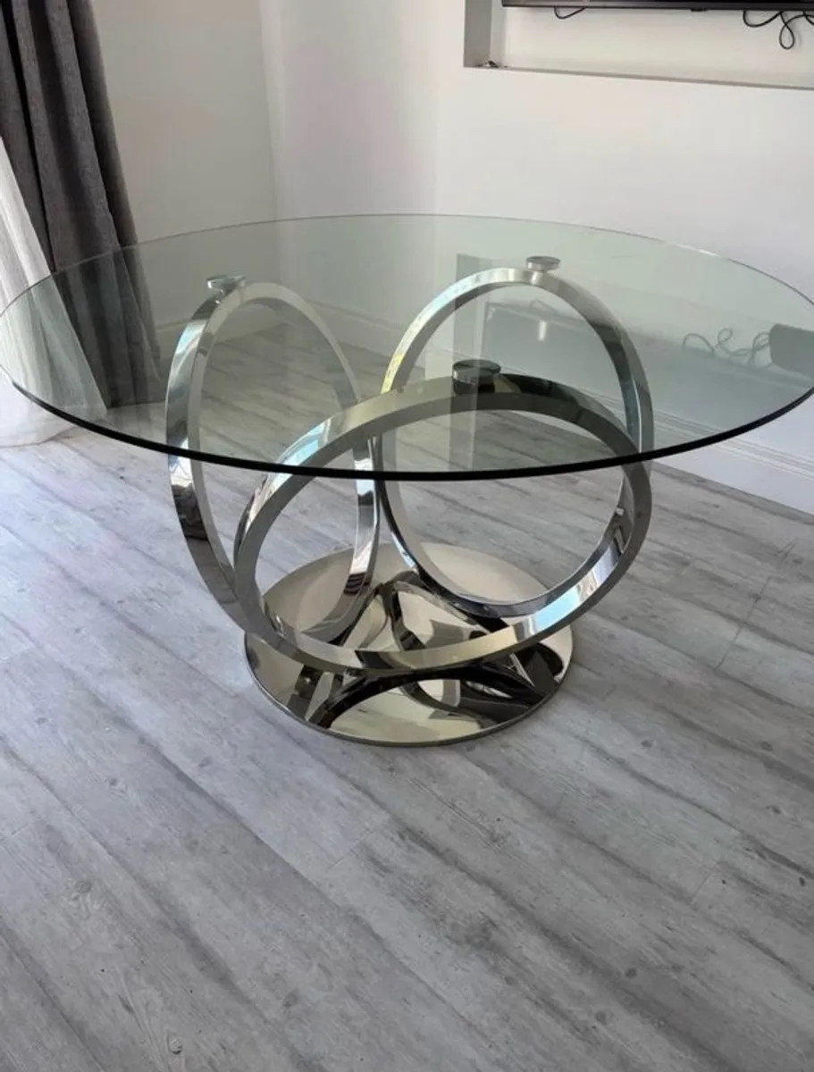 Large Glass table 1400mm diameter - Image 1