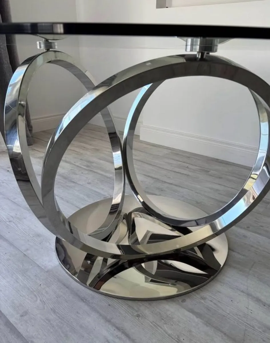 Large Glass table 1400mm diameter - Image 2