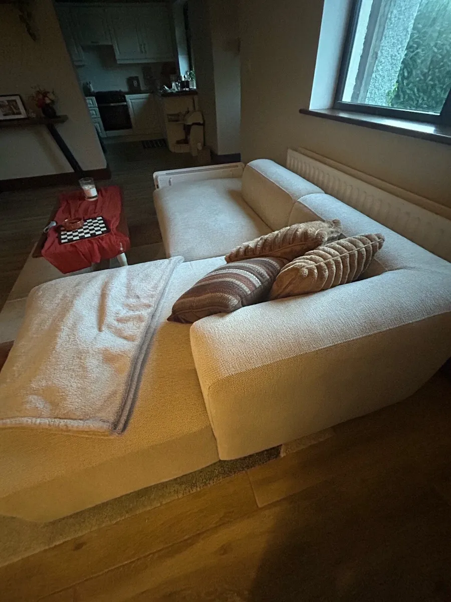 Couch (JSYK) - Image 4