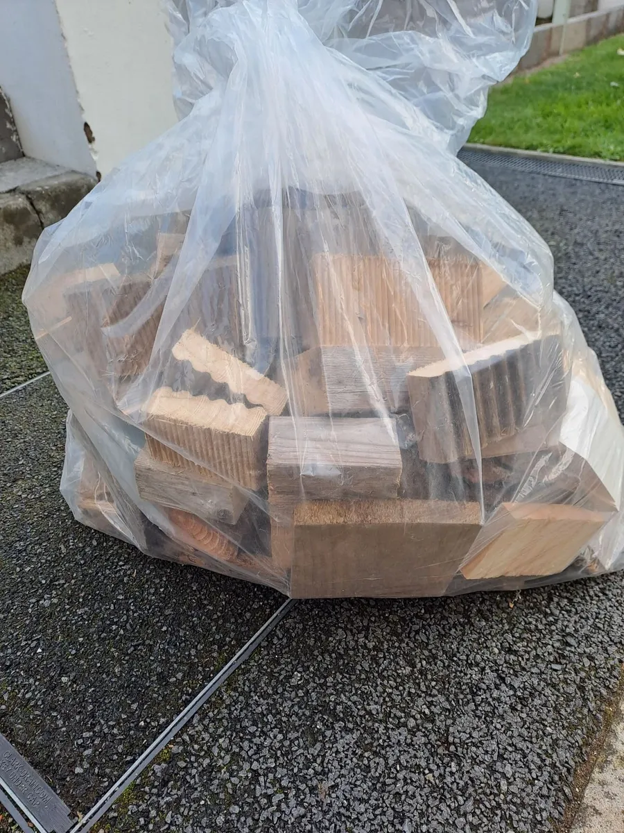 6 bags of firewood - Image 1