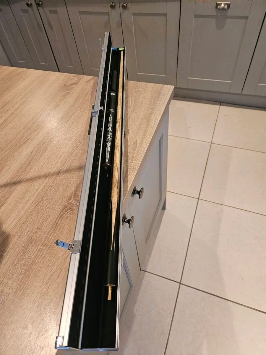Baize master snooker/pool cue - Image 3