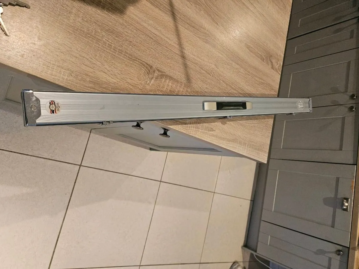 Baize master snooker/pool cue - Image 1