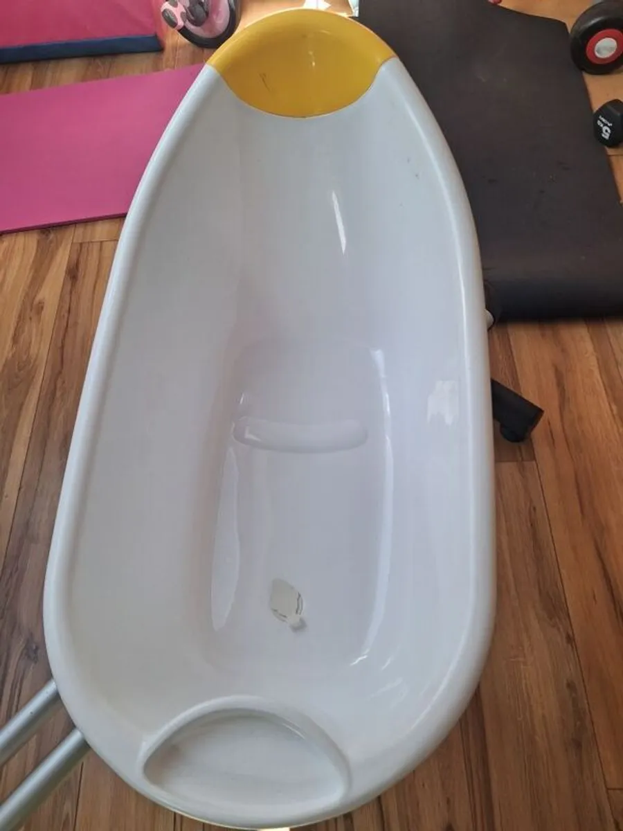 baby pram, moses basket, bath, bouncer. - Image 2