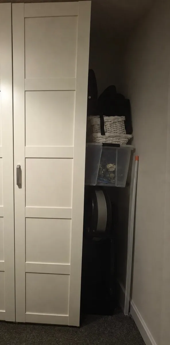 single wardrobe - Image 1