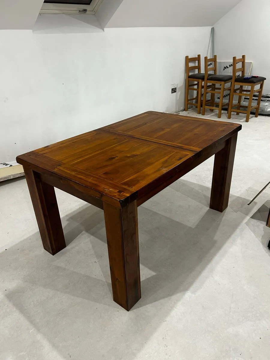 Table & chairs - Image 1