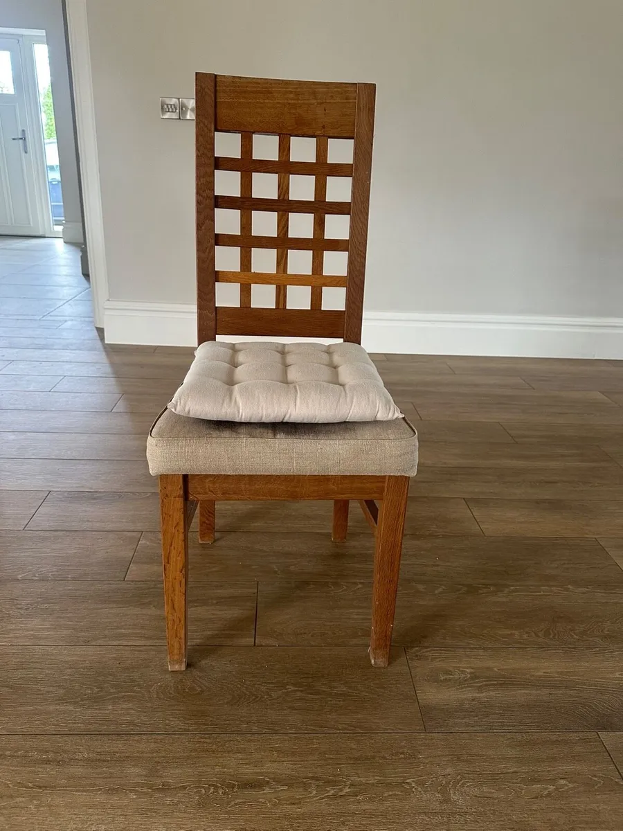 Table & chairs - Image 2