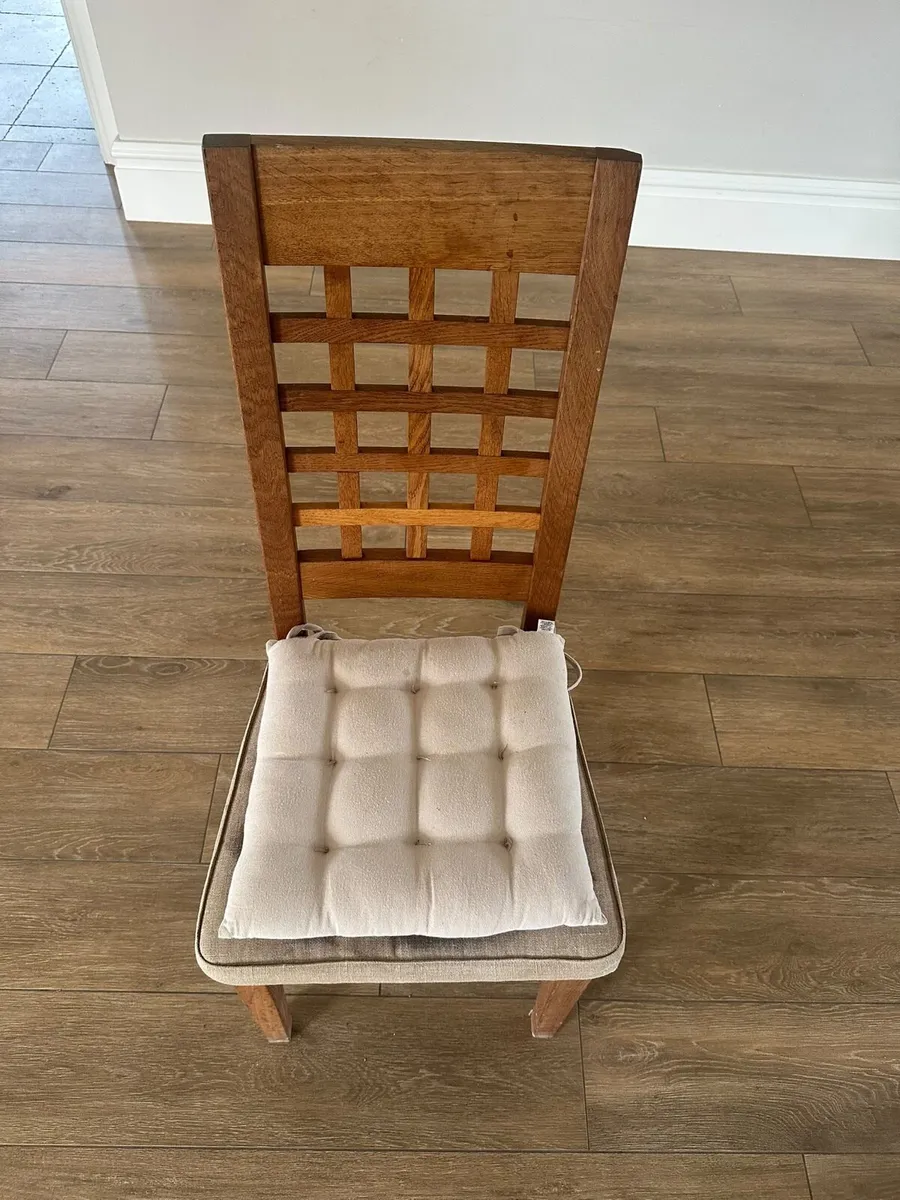 Table & chairs - Image 3