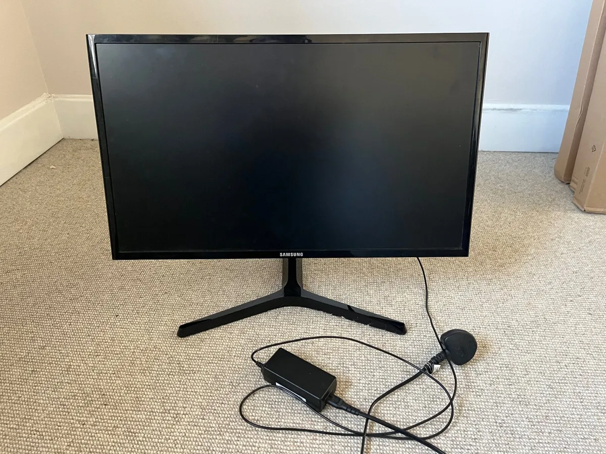 Samsung 24" Full HD Monitor (S24F356FHU) - Image 1