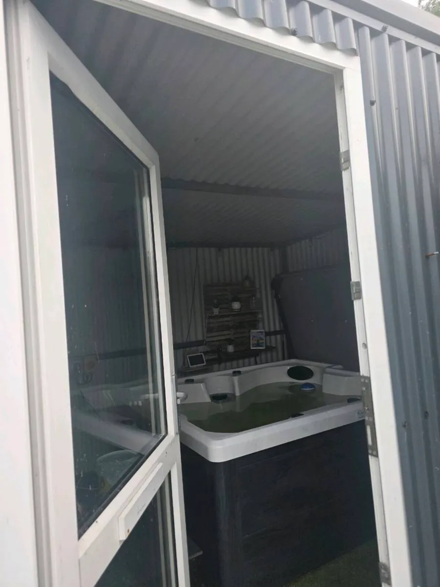 Hot tub - Image 4