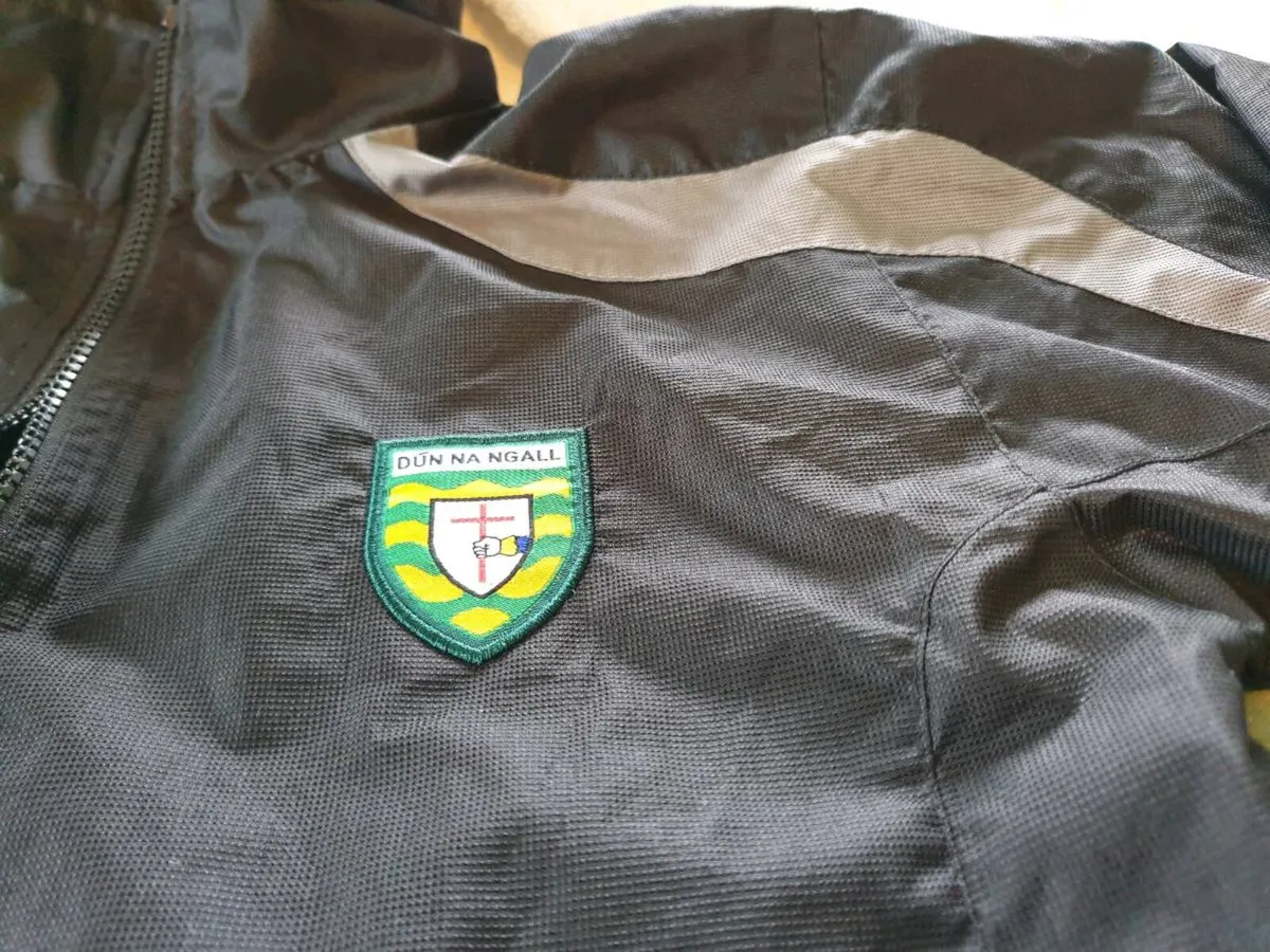 Donegal Gaelic Football Coat 2010 to 2011 - Image 4