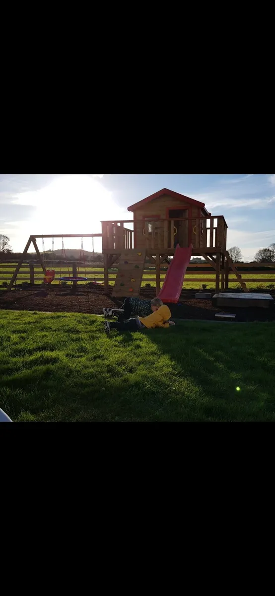 Swing set and Playhouse - Image 1