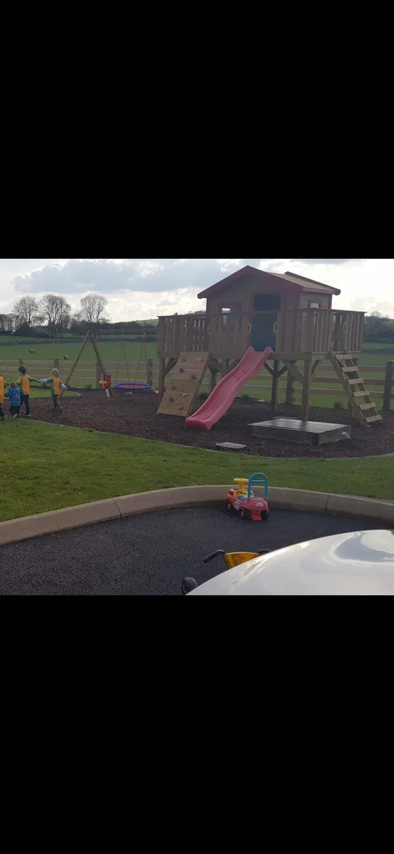 Swing set and Playhouse - Image 2
