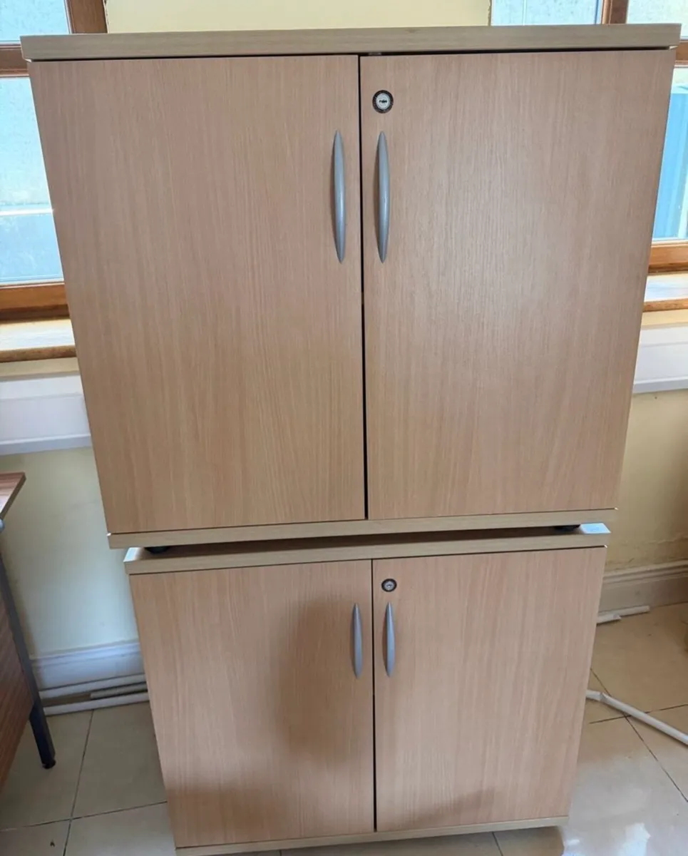 Office table and office cabinets - Image 3