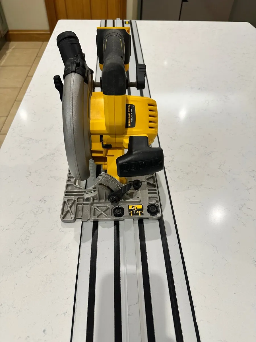 Dewalt DCS572 rail saw - Image 1