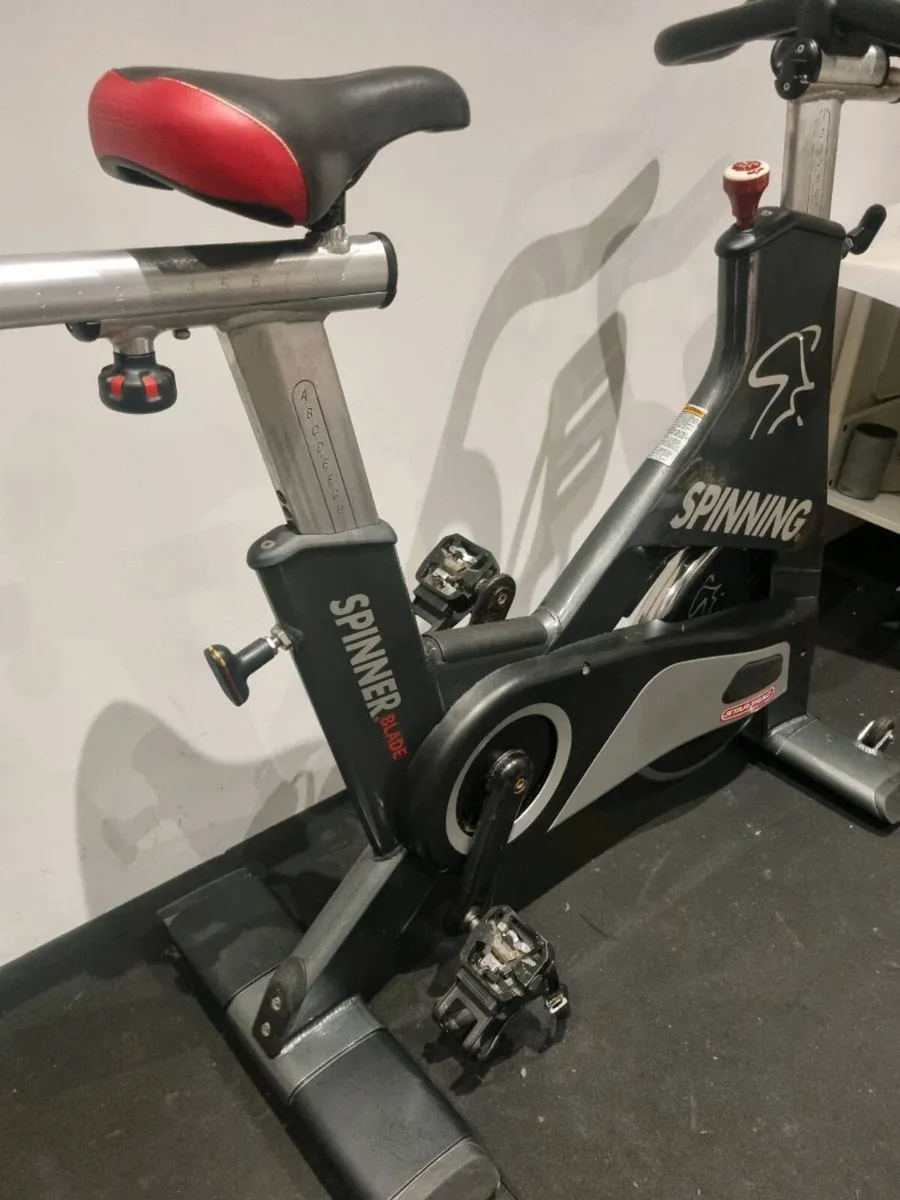 Star Trac Blade Spin bike - gym equipment - Image 3