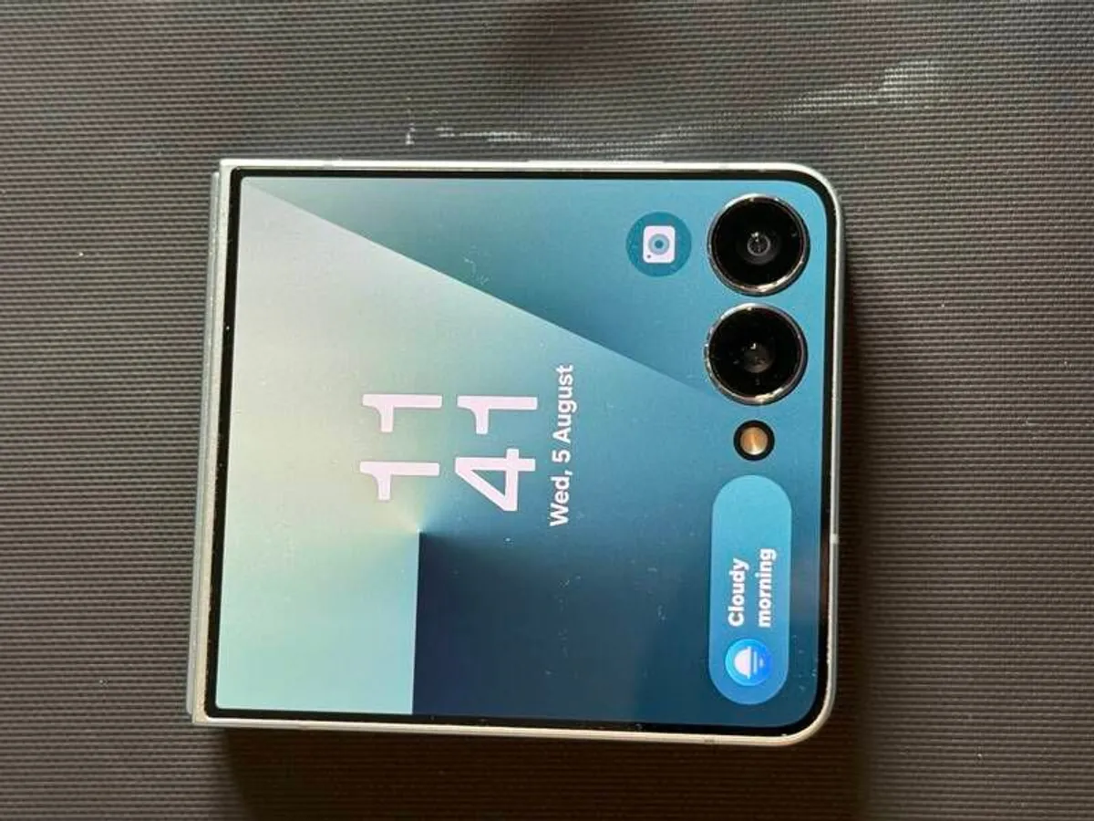 Samsung Galaxy Z flip 7 512GB - Image 1