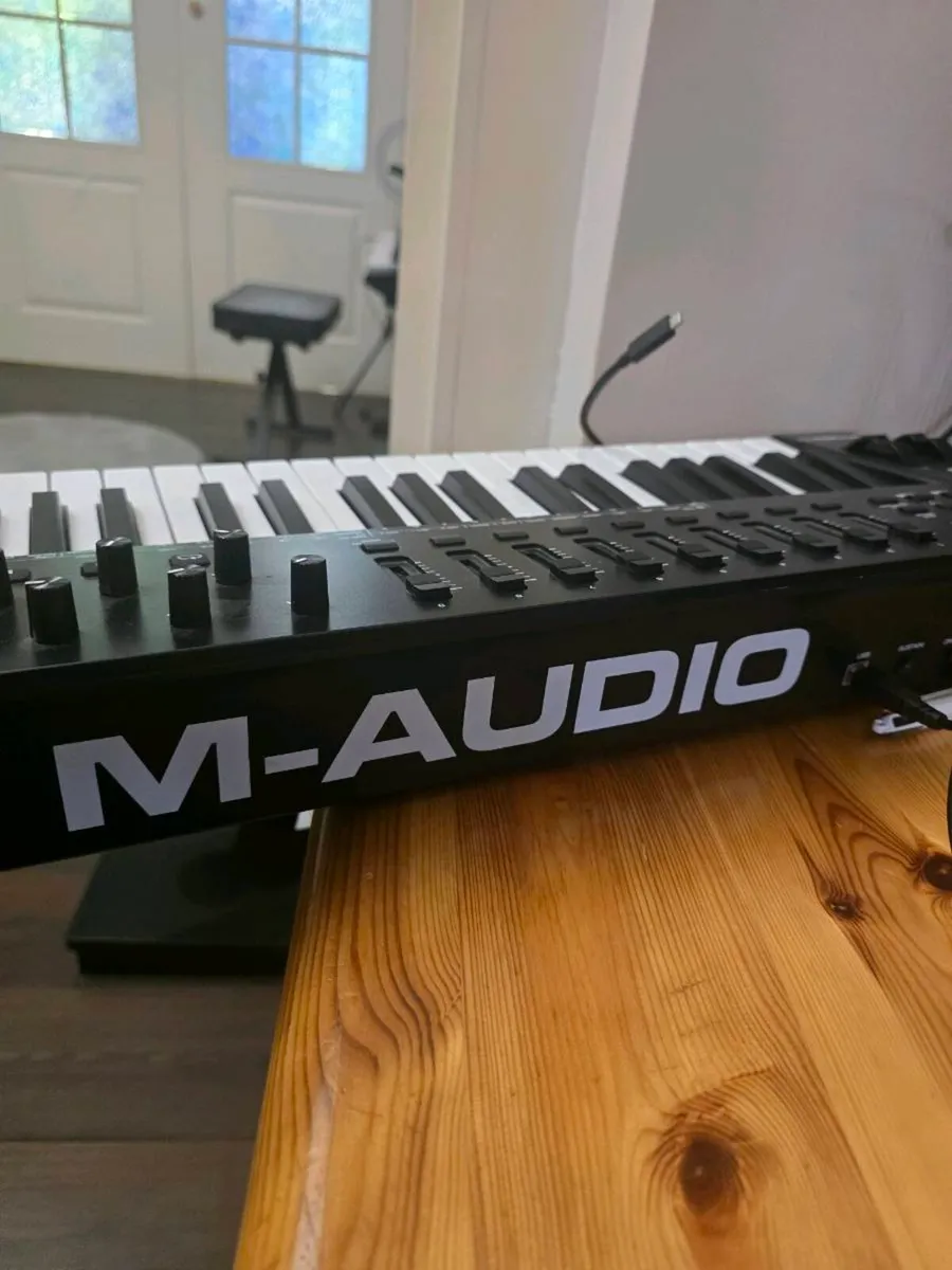 M-Audio Oxygen 49 USB MIDI Keyboard Controller - Image 3