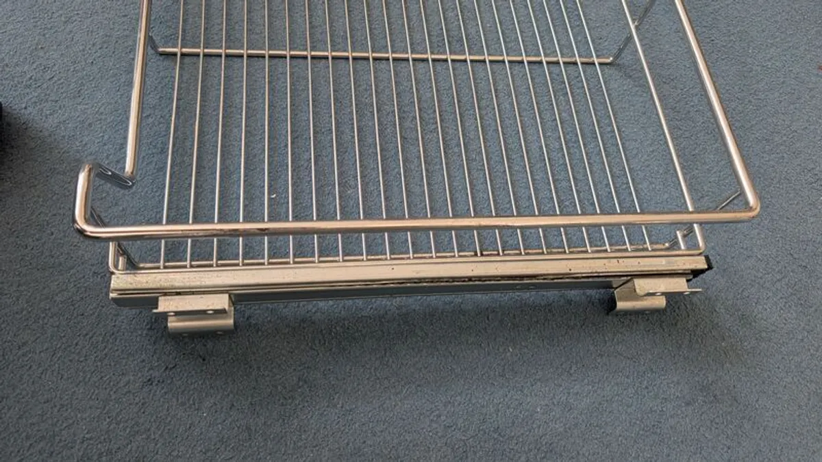 Kitchen baskets with sliding racks - Image 1