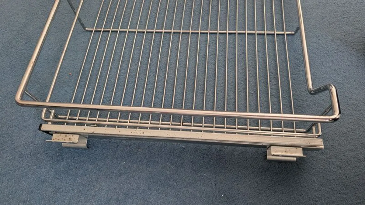 Kitchen baskets with sliding racks - Image 2