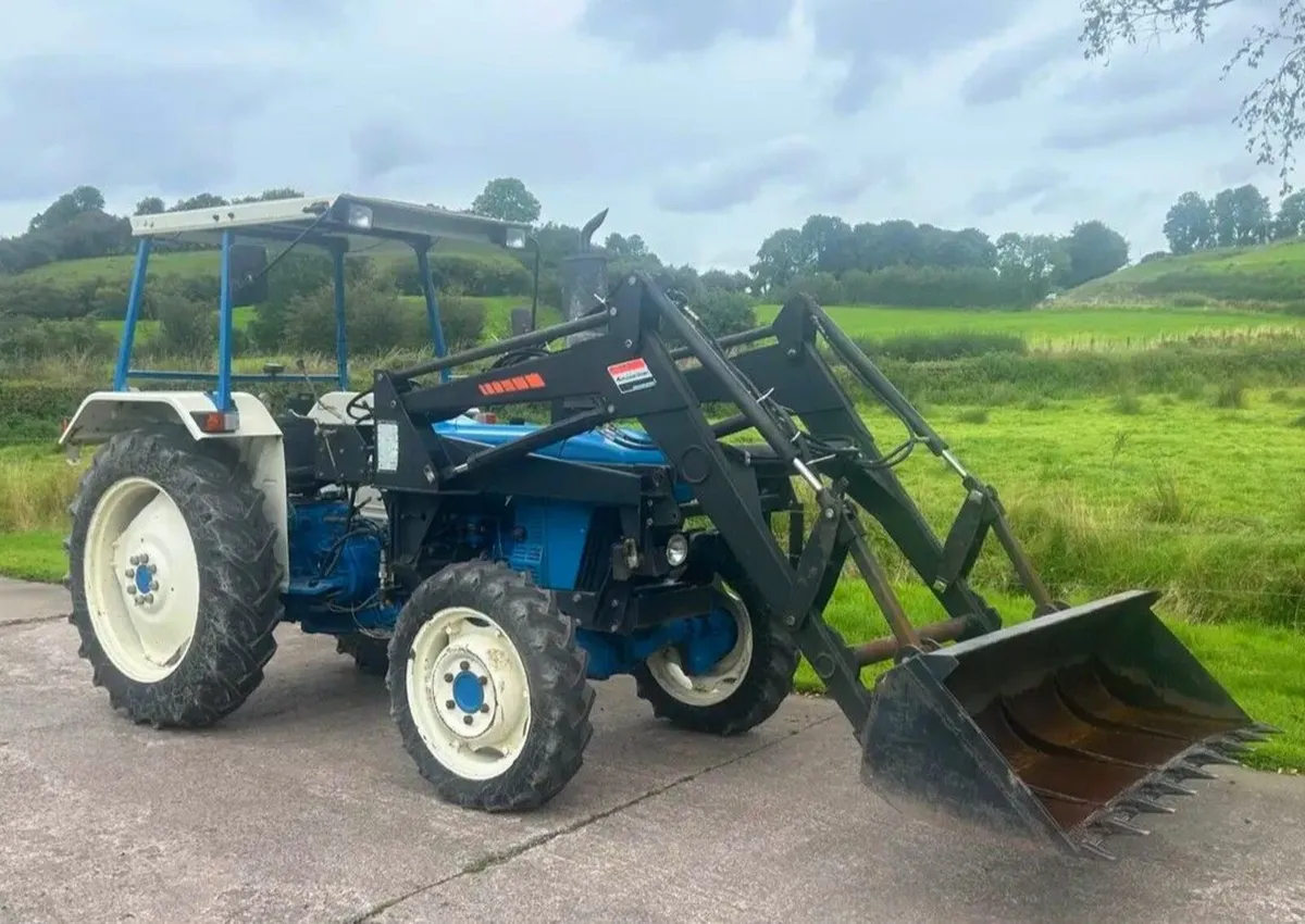 🔵 FORD NEW HOLLAND 4130 4WD - Image 2