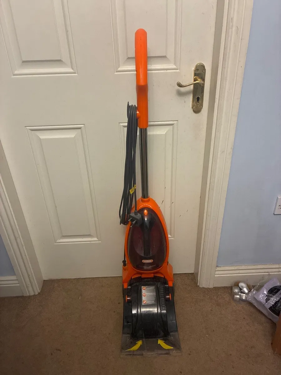 Carpet cleaner - Image 1