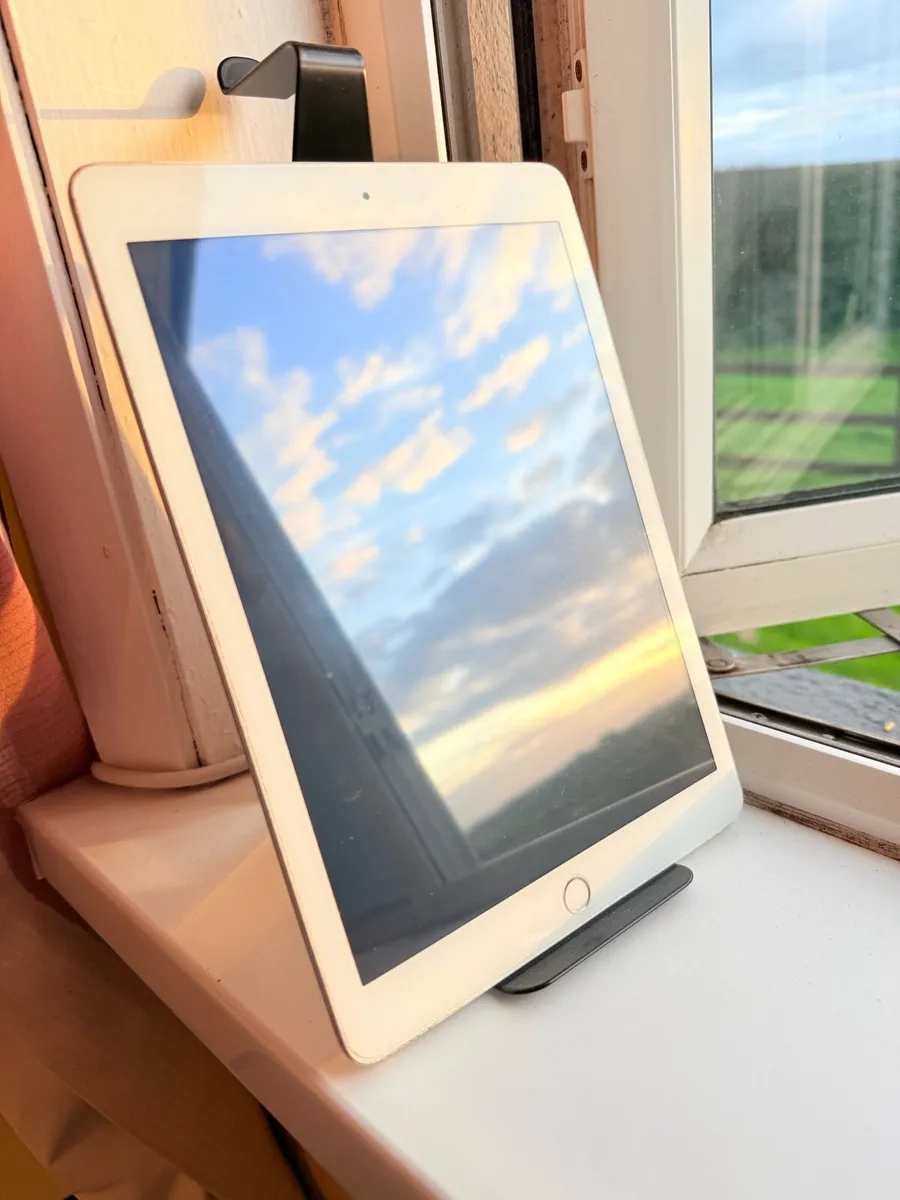 Apple iPad cellular 2019 - Image 1