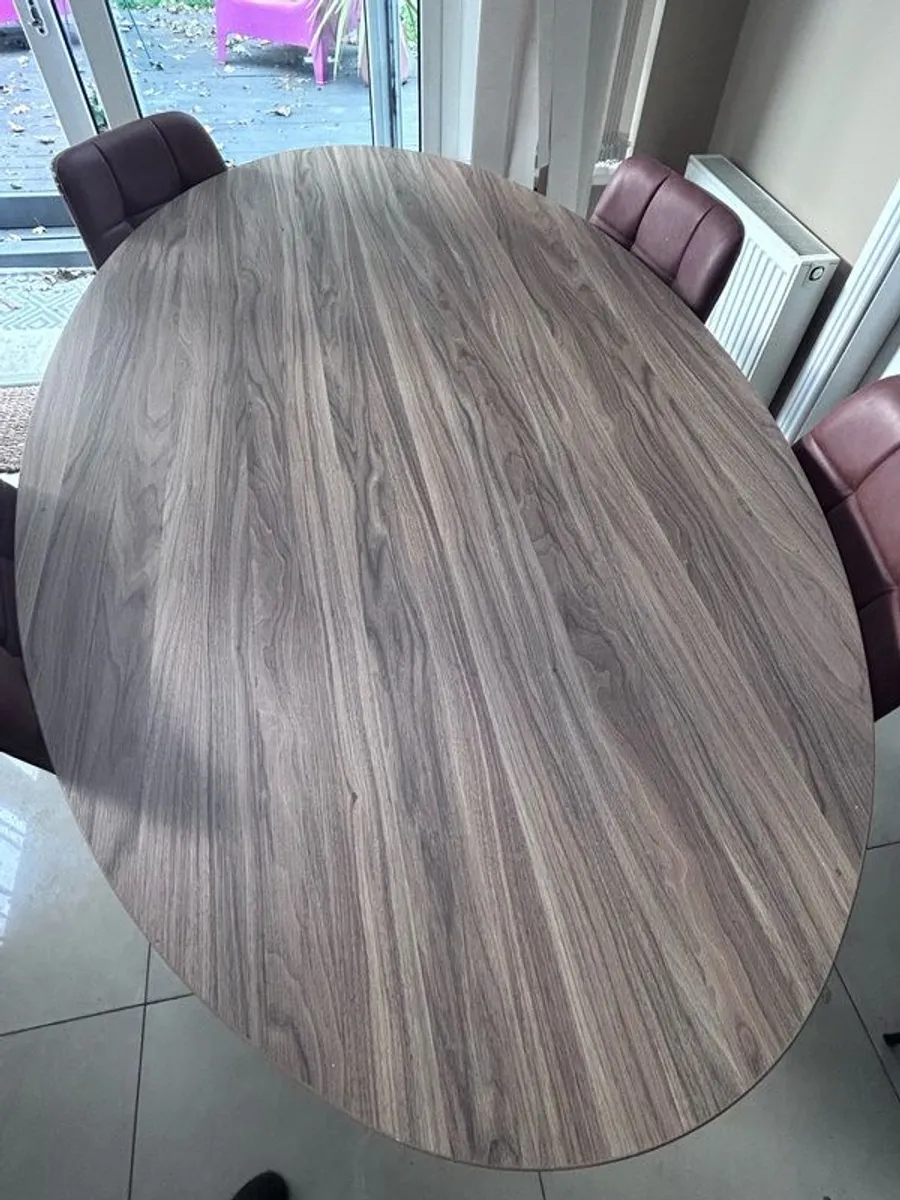 Contemporary Oval Dining Table and 4 chairs - Image 3