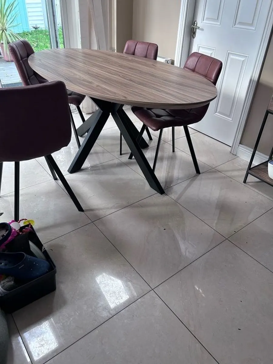 Contemporary Oval Dining Table and 4 chairs - Image 4