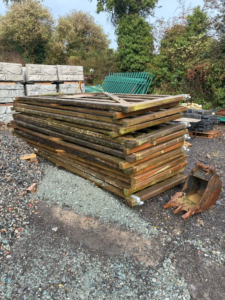 Timber gates - Image 1