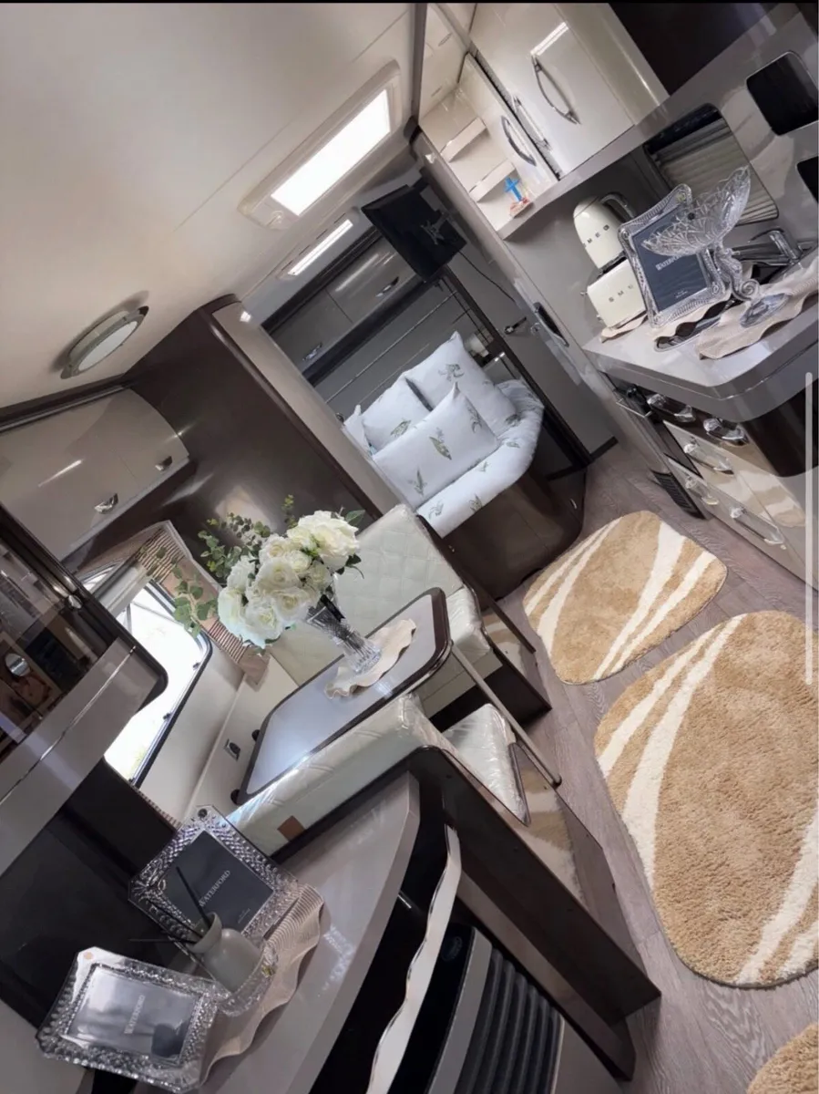 Beautiful Caravan - Image 3