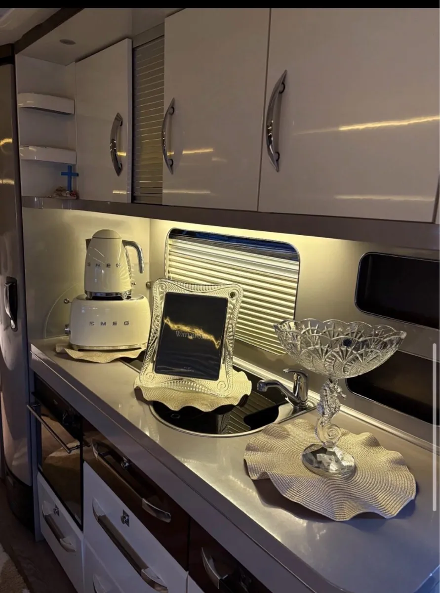 Beautiful Caravan - Image 4