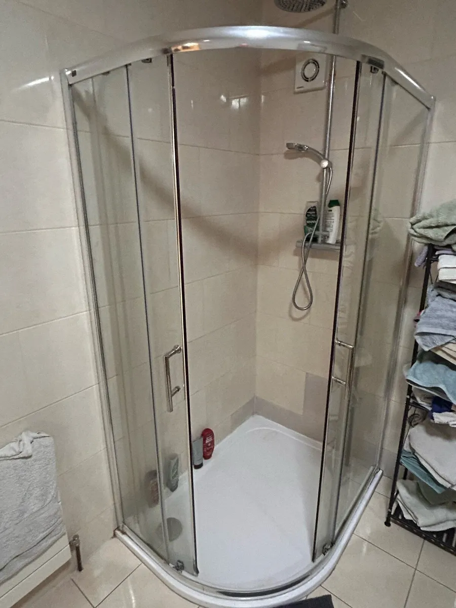 Bathroom furniture - Image 1