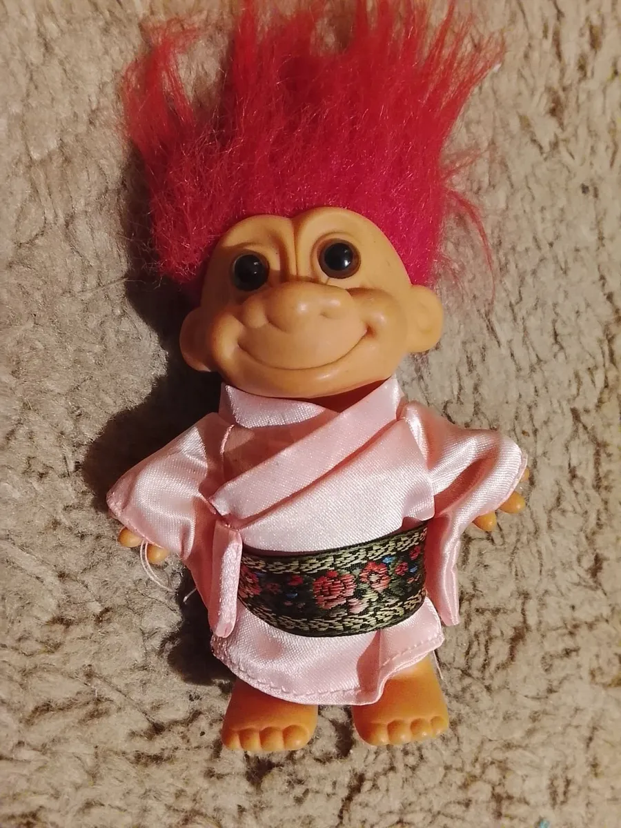 4 Vintage Russ Troll Dolls with Clothes - Image 2